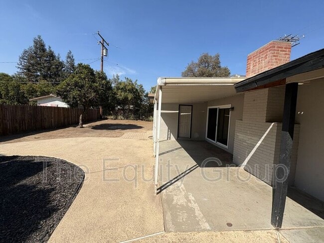 Building Photo - 505 N Lovers Ln