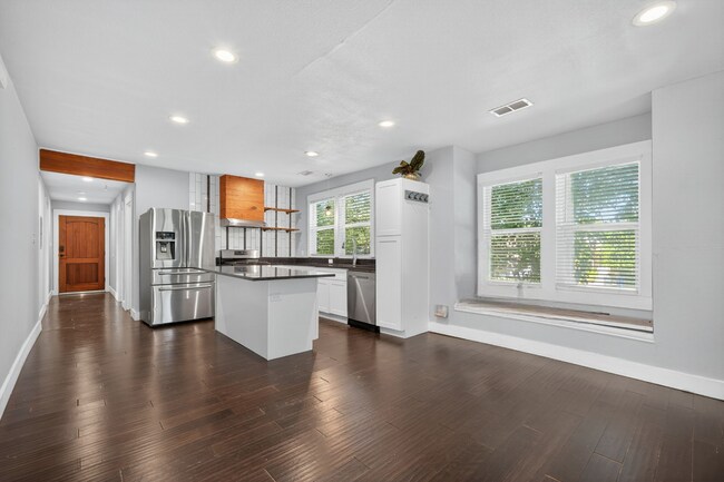 Building Photo - 1225 Michigan Ave