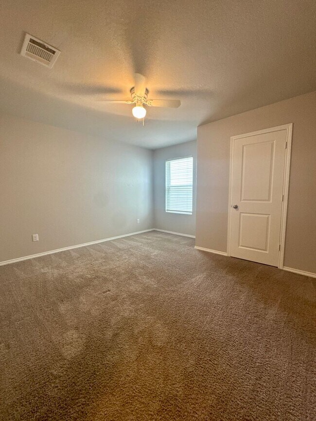 Building Photo - AVAILABLE IN BULVERDE!  In Hidden Trails S...