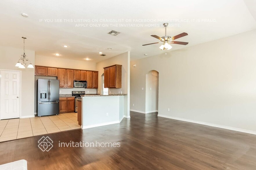 Building Photo - 904 Peach Ln