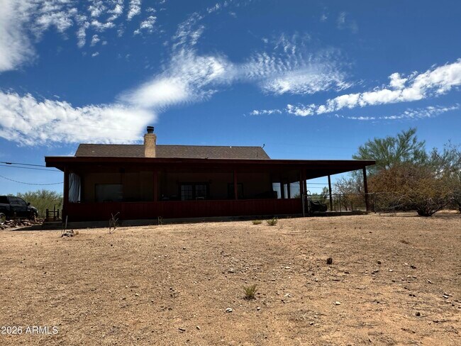 Building Photo - 1328 E Maddock Rd