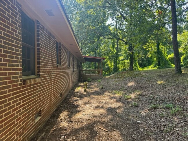 Building Photo - Completely remodeled home in Attalla FOR R...
