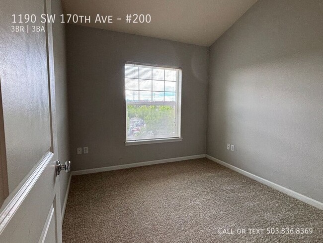 Building Photo - 1190 SW 170th Ave