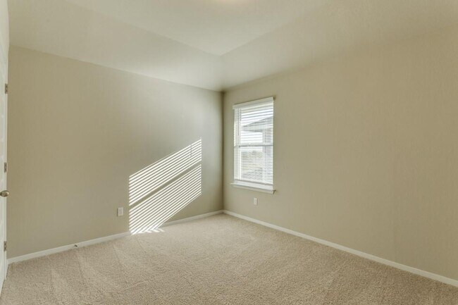 Building Photo - 412 Delta Crst