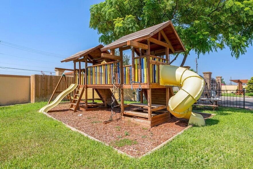 Building Photo - 5405 N Crown Pt