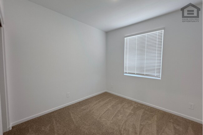 Building Photo - 18236 Avenida del Sol W