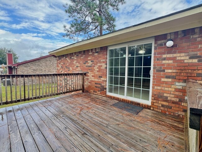 Building Photo - MOVE-IN READY!  [PET FRIENDLY]