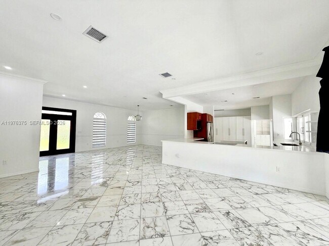 Building Photo - 4934 NW 94th Doral Pl
