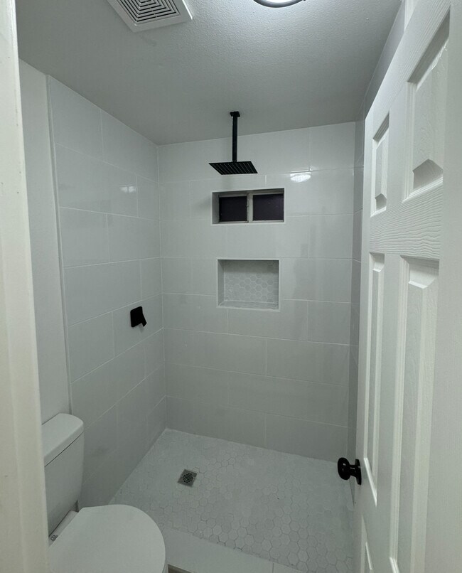 Building Photo - 1710 Tampa St