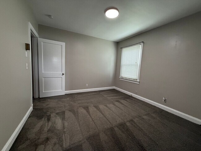 Building Photo - Charming 3-Bedroom Home in the Heart of Mu...