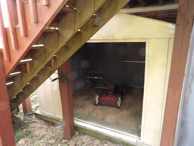 Building Photo - 102 Cedar Dr