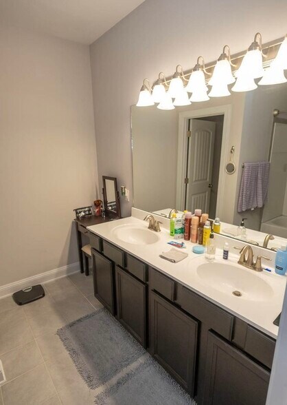 Building Photo - 1029 Loretta Ln