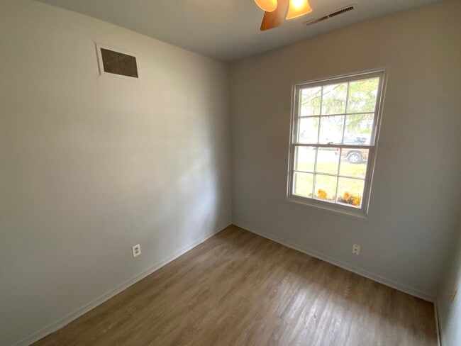 Building Photo - 1504 Edgewood Dr