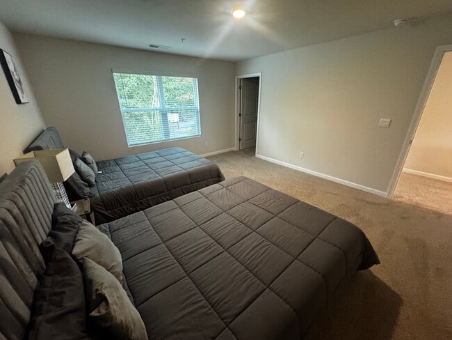 Building Photo - Room in Townhome on Chestnut Trce