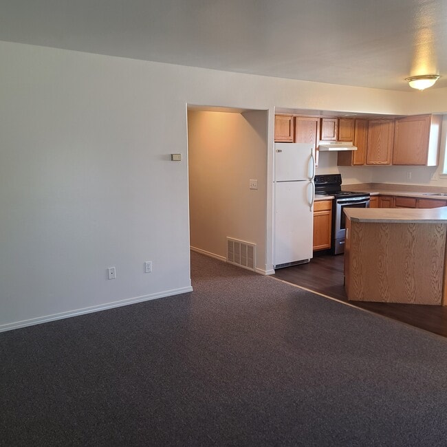 Building Photo - 214 Quinella St