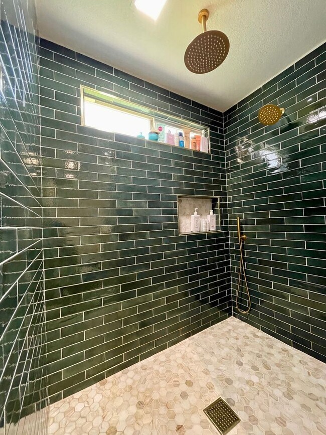 Building Photo - Gorgeous Mid century Modern home in San Carlos