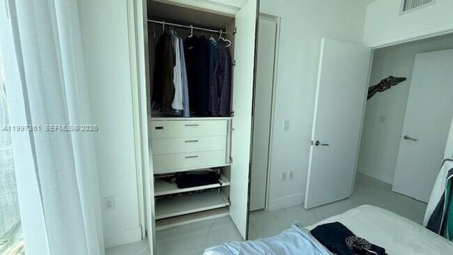 Building Photo - 460 NE 28th St