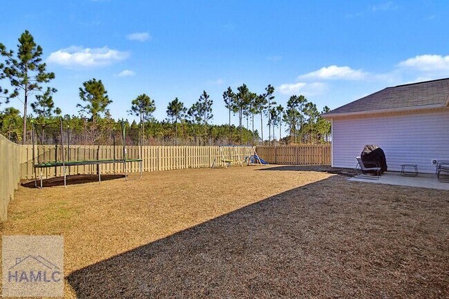 Building Photo - 413 Mcclelland Lp NE