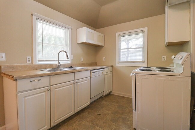 Building Photo - S 55th West Ave Duplex
