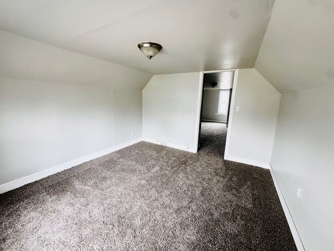 Building Photo - 692 E 128th St