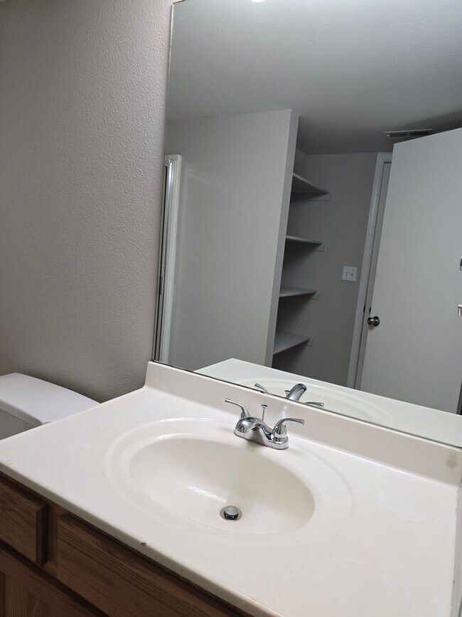 Building Photo - 1505-1507 Greensboro Dr