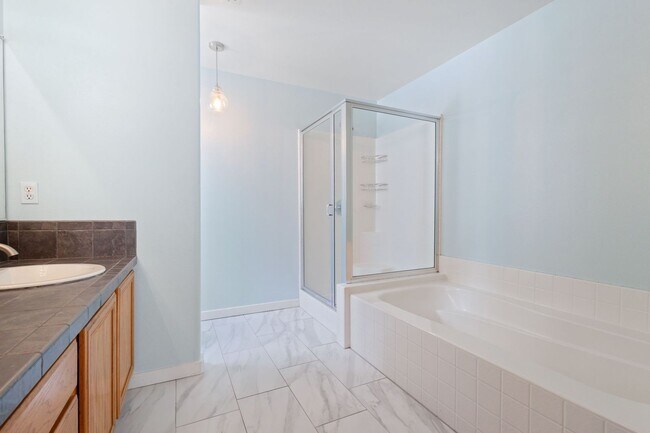 Building Photo - 14081 SW Viewpoint Ct