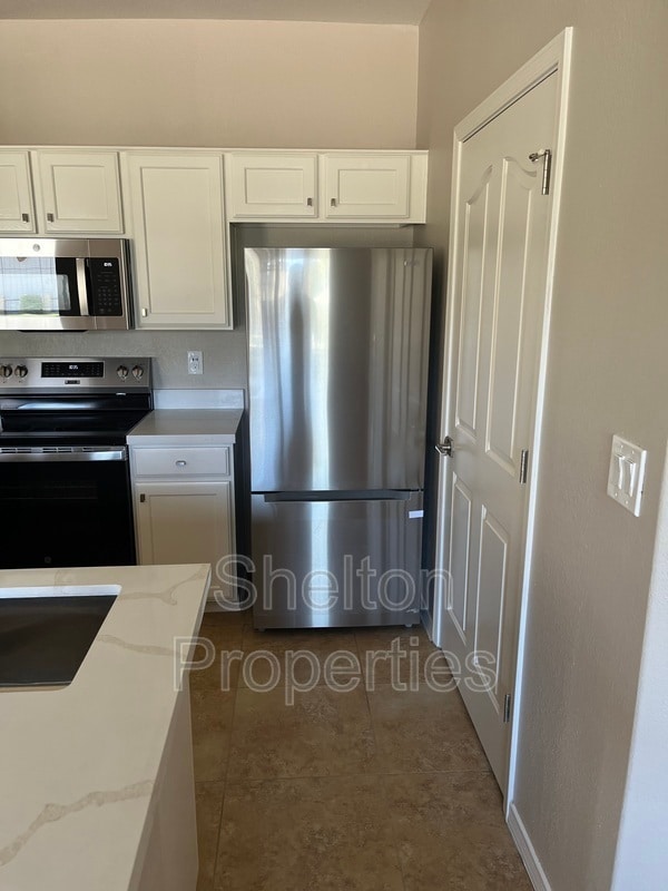 Building Photo - 6920 E 4th St