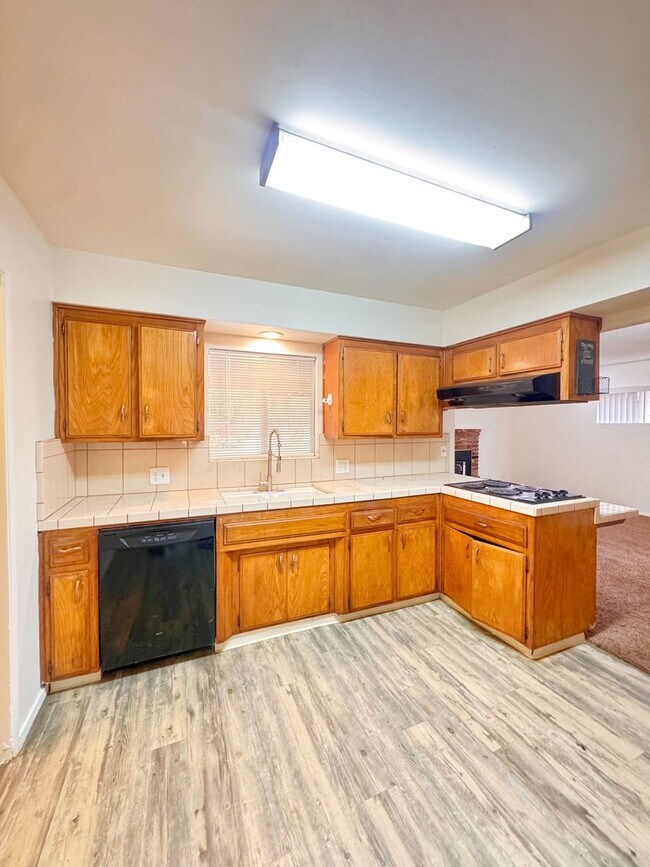 Building Photo - House for Rent!