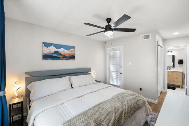 Building Photo - 1700 Crestpoint Dr