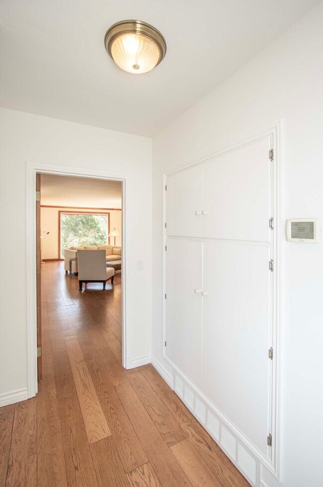 Building Photo - Gated 4bd/3ba Kentfield Home