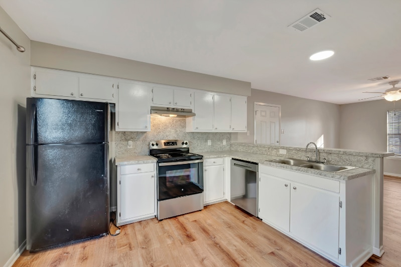 Building Photo - 306 Powers St