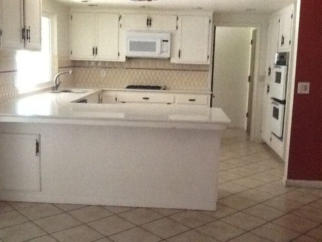 Building Photo - 400 Basswood Ln