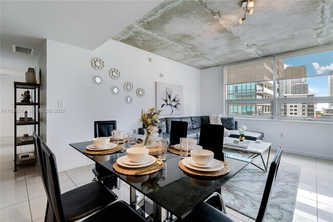 Building Photo - 3250 NE 1st Ave