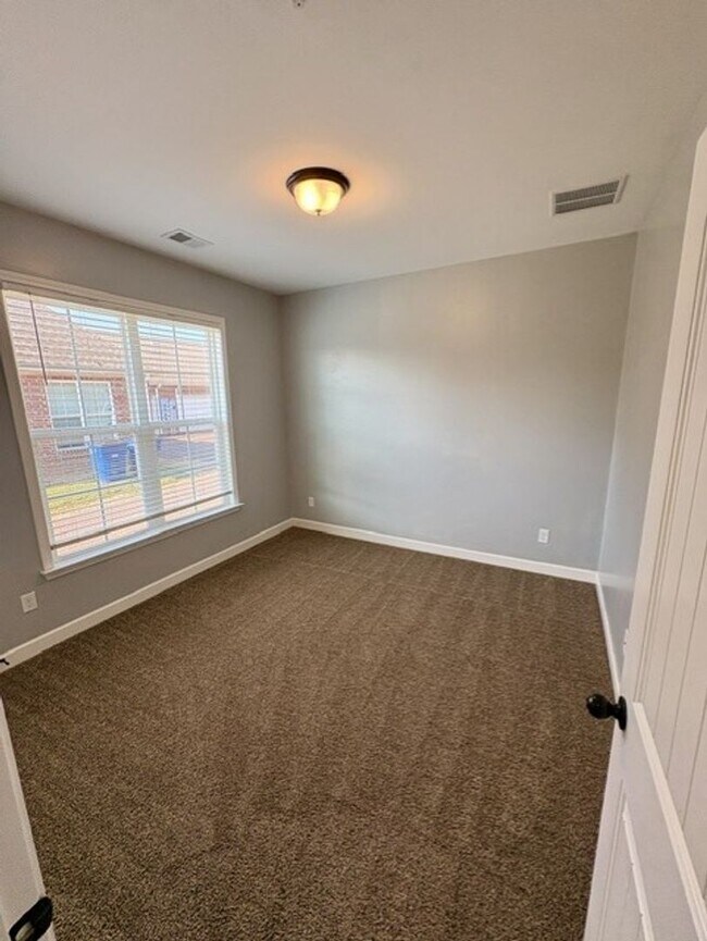 Building Photo - 8919 Glen Crossing