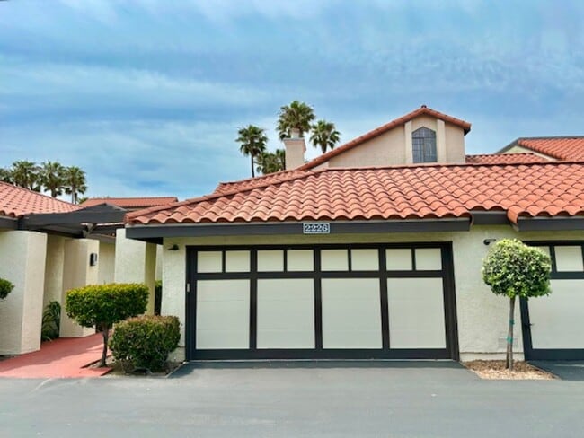 Building Photo - 2226 Martinique Ln