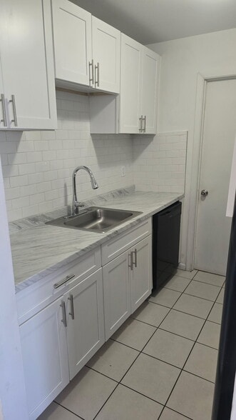 Building Photo - 15300 SW 43rd Terrace Rd