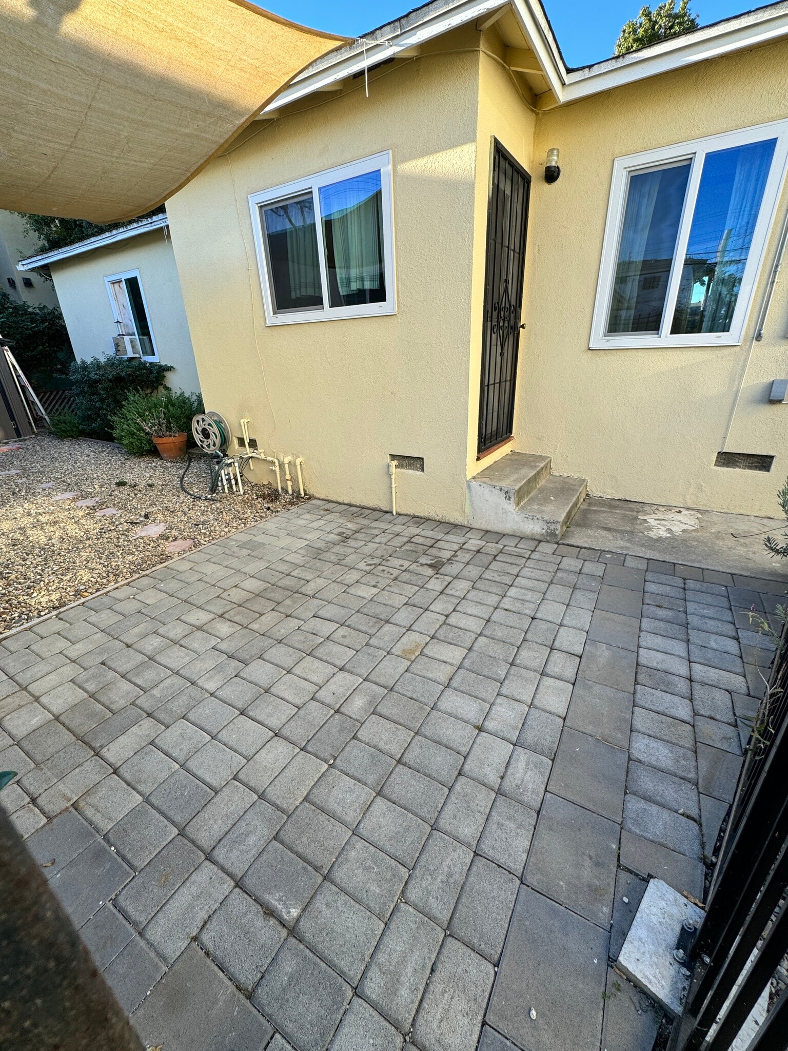 Private outdoor patio and dining area - 1935 18th St