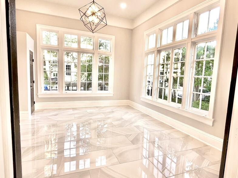 Building Photo - The Lauren Luxury Apartments