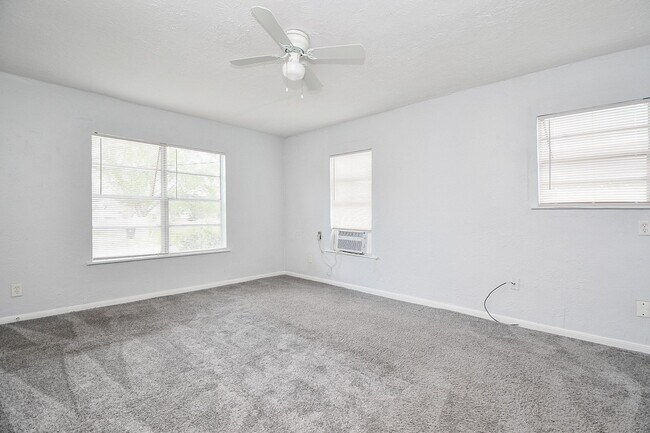 Building Photo - 941 Lucky St