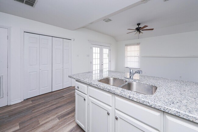 Building Photo - 752 Buffalo Ct