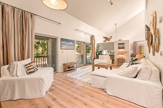 Building Photo - 2415 The Haul Over