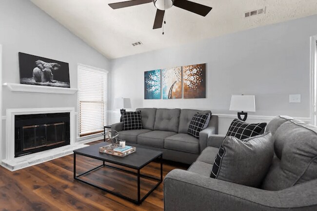 Building Photo - 2-Bedroom, 2-Bath Apartment in Fayetteville – Spacious Layout & Great Location!