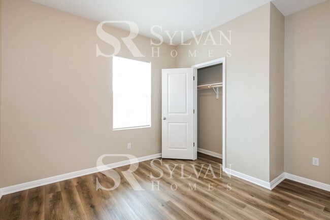 Building Photo - Fall in love with this 3BR, 2BA home