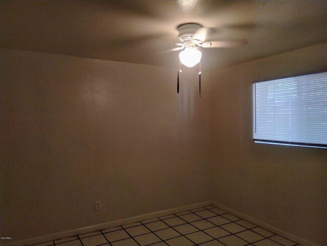 Building Photo - 2133 W Adams St