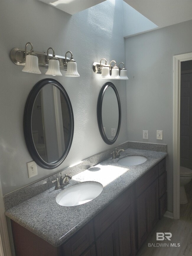 Building Photo - 318 W Fort Morgan Rd