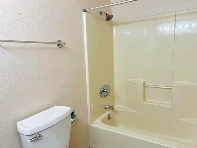 Building Photo - Charming Rambler 3-Bed/2-Bath Available Now!