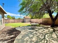 Building Photo - 731 W 12th Pl