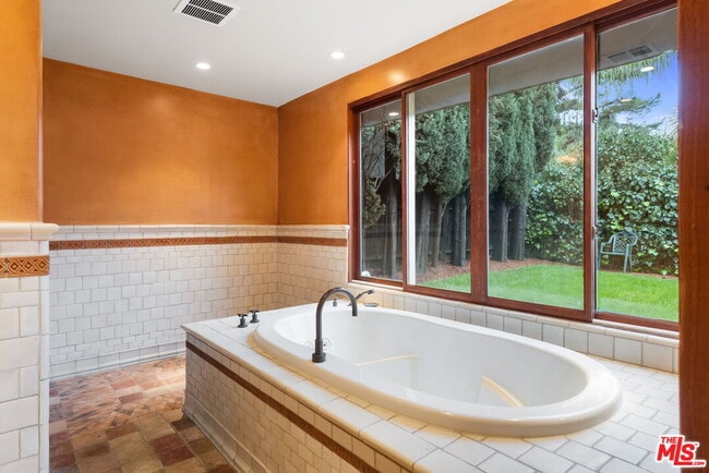Building Photo - 16141 Bayberry Pl