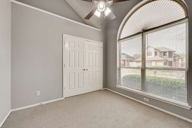 Building Photo - Garden haven 3 bed 2 bath home in H-E-B school district