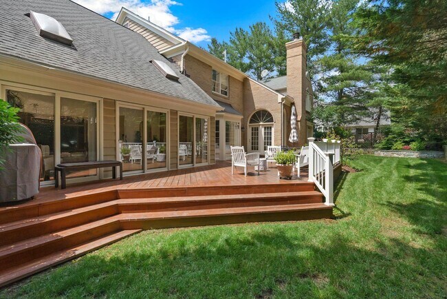 Building Photo - 11101 Willowbrook Dr